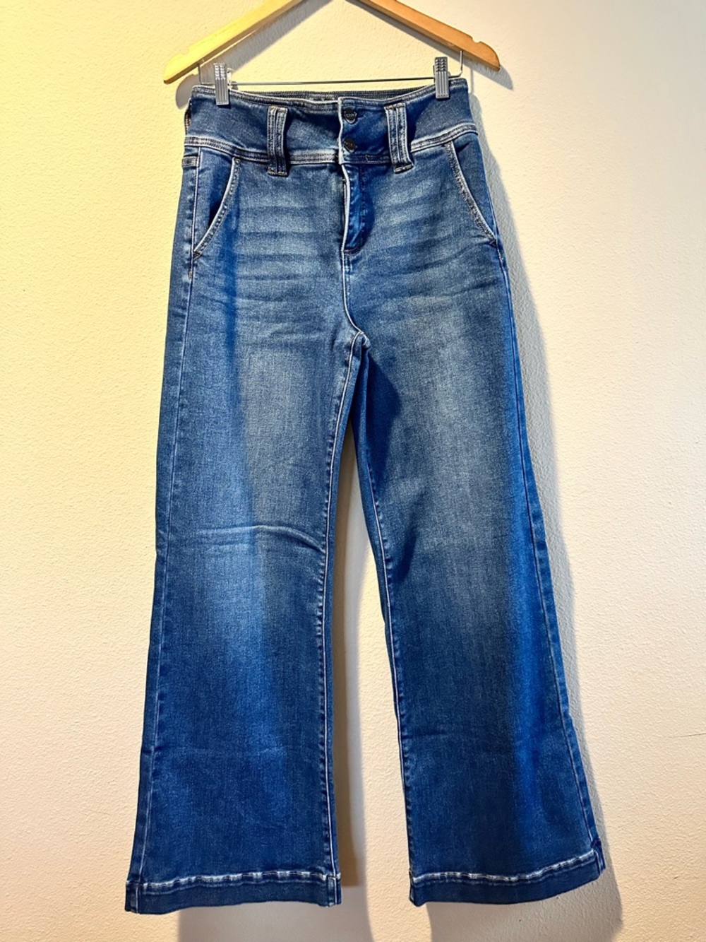 High-Rise Wide Leg Jeans with Statement Ring Belt in Dark Blue Size 9 - Picture 4 of 5